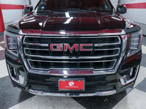 Used 2022 GMC Yukon SLT w/ SLT Premium Package image 4