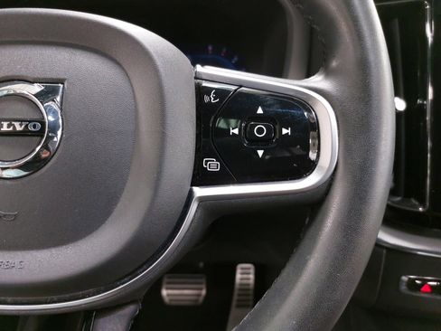 Used 2022 Volvo XC60 B6 R-Design w/ Advanced Package image 19