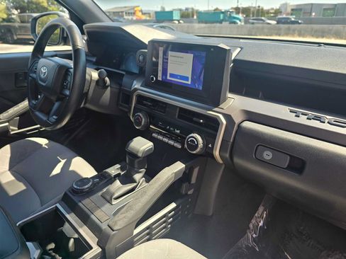 Used 2025 Toyota Tacoma SR5 AWD/4WD image 11
