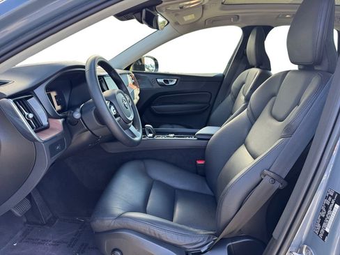 Certified 2023 Volvo XC60 B5 Plus AWD/4WD image 13