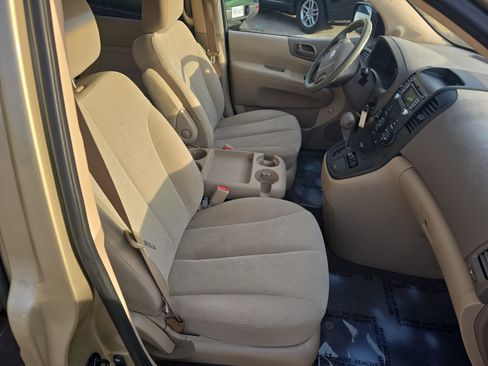 Used 2009 Kia Sedona LX image 10