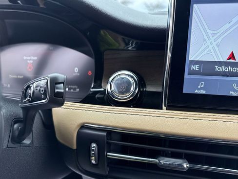 Used 2021 Lincoln Corsair Reserve w/ Sport Package image 17