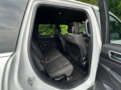 Used 2021 Jeep Grand Cherokee Laredo RWD image 18