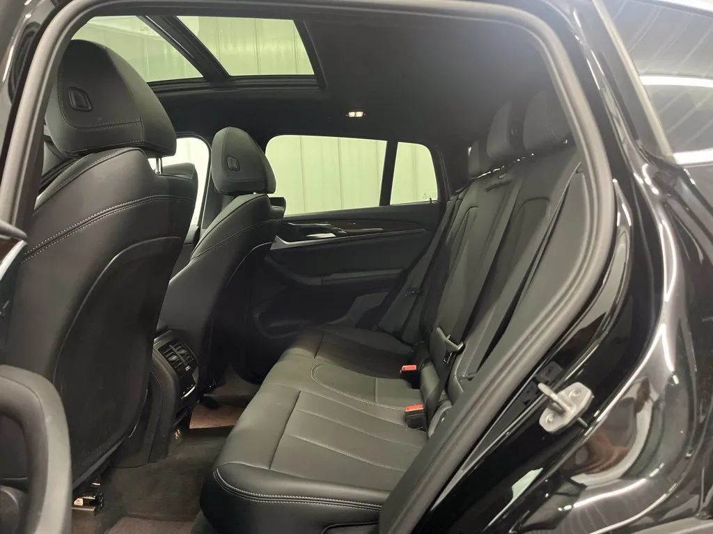 Used 2025 BMW X4 xDrive30i AWD/4WD image 17
