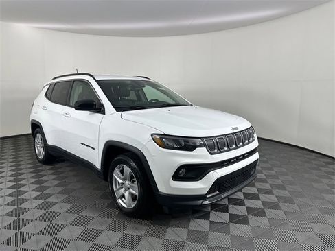 Certified 2022 Jeep Compass Latitude w/ Convenience Group image 12