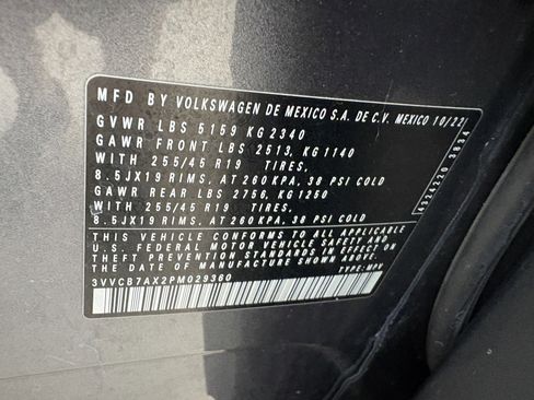 Used 2023 Volkswagen Tiguan SE R-Line image 33