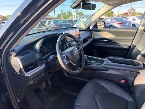 Used 2024 Toyota Grand Highlander AWD image 14