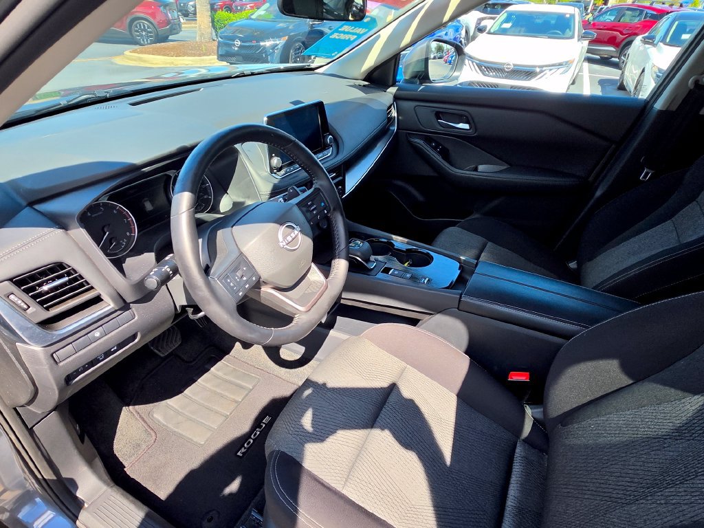 Certified 2026 Nissan Rogue SV FWD image 17
