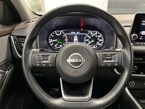 Used 2023 Nissan Rogue SV image 14