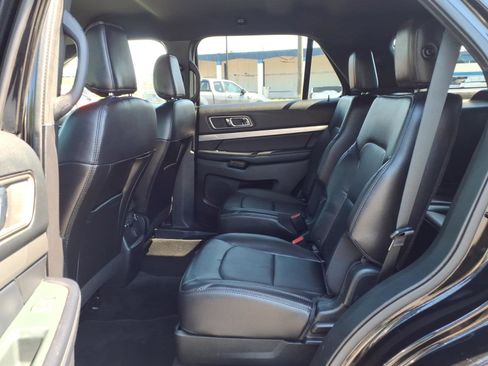 Used 2018 Ford Explorer XLT w/ Equipment Group 202A FWD image 22