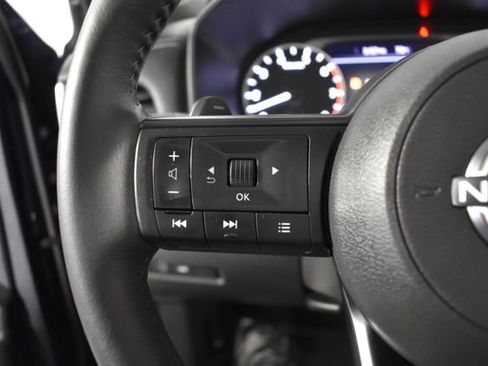 Used 2024 Nissan Rogue SV w/ SV Premium Package FWD image 16