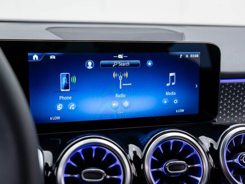 New 2025 Mercedes-Benz GLB 250 4MATIC image 22