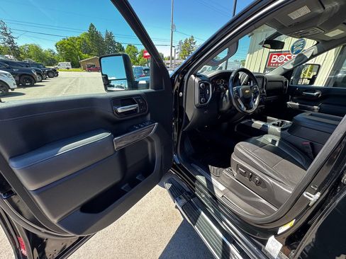 Used 2020 Chevrolet Silverado 2500 LTZ w/ LTZ Plus Package AWD/4WD image 9