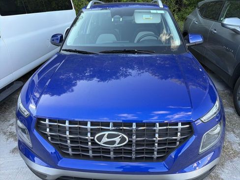 Used 2025 Hyundai Venue SEL image 5