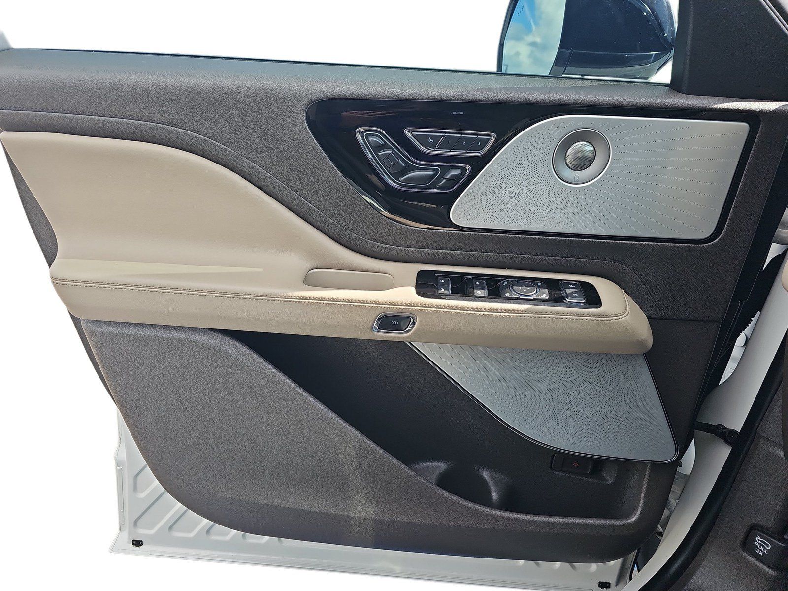 Used 2022 Lincoln Aviator Reserve w/ Equipment Group 201A AWD/4WD image 23