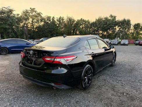 Used 2019 Toyota Camry LE FWD image 4