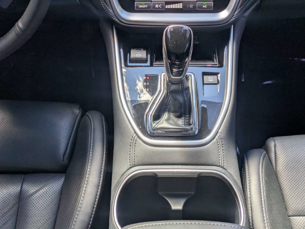 Used 2025 Subaru Outback Touring XT AWD/4WD image 19