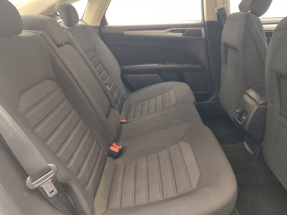 Used 2020 Ford Fusion SE FWD image 19