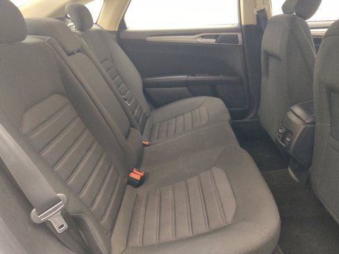 Used 2020 Ford Fusion SE FWD image 19