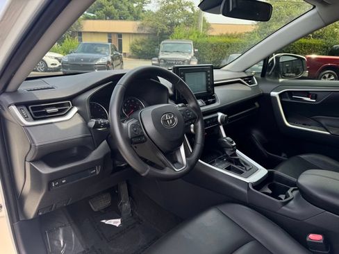 Used 2019 Toyota RAV4 XLE Premium FWD image 19