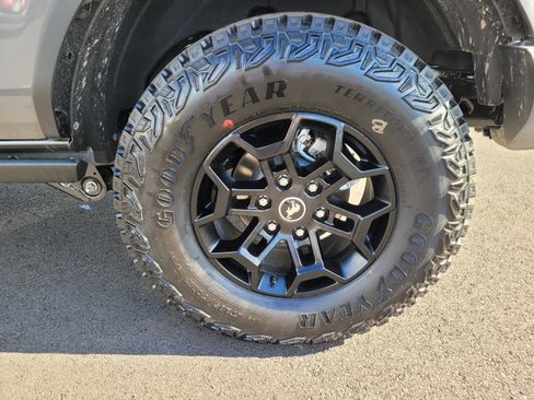 New 2026 Ford Bronco Badlands image 9