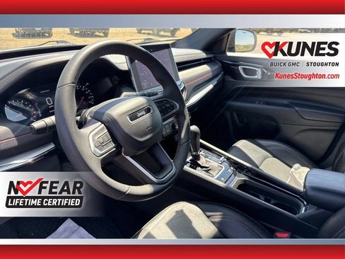 Used 2025 Jeep Compass Trailhawk AWD/4WD image 19