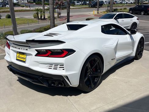 Used 2024 Chevrolet Corvette E-Ray w/ ZER Performance Package AWD/4WD image 4