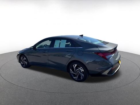 Used 2025 Hyundai Elantra SEL FWD image 10
