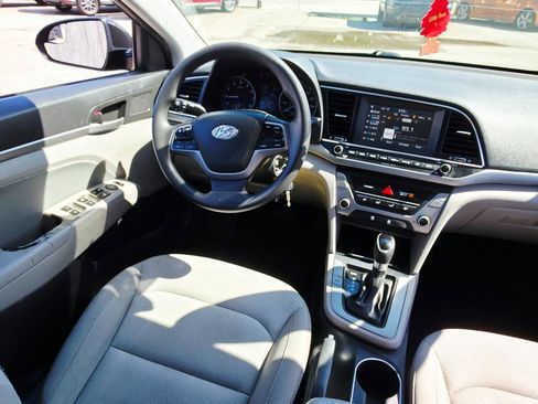 Used 2017 Hyundai Elantra SE FWD image 17