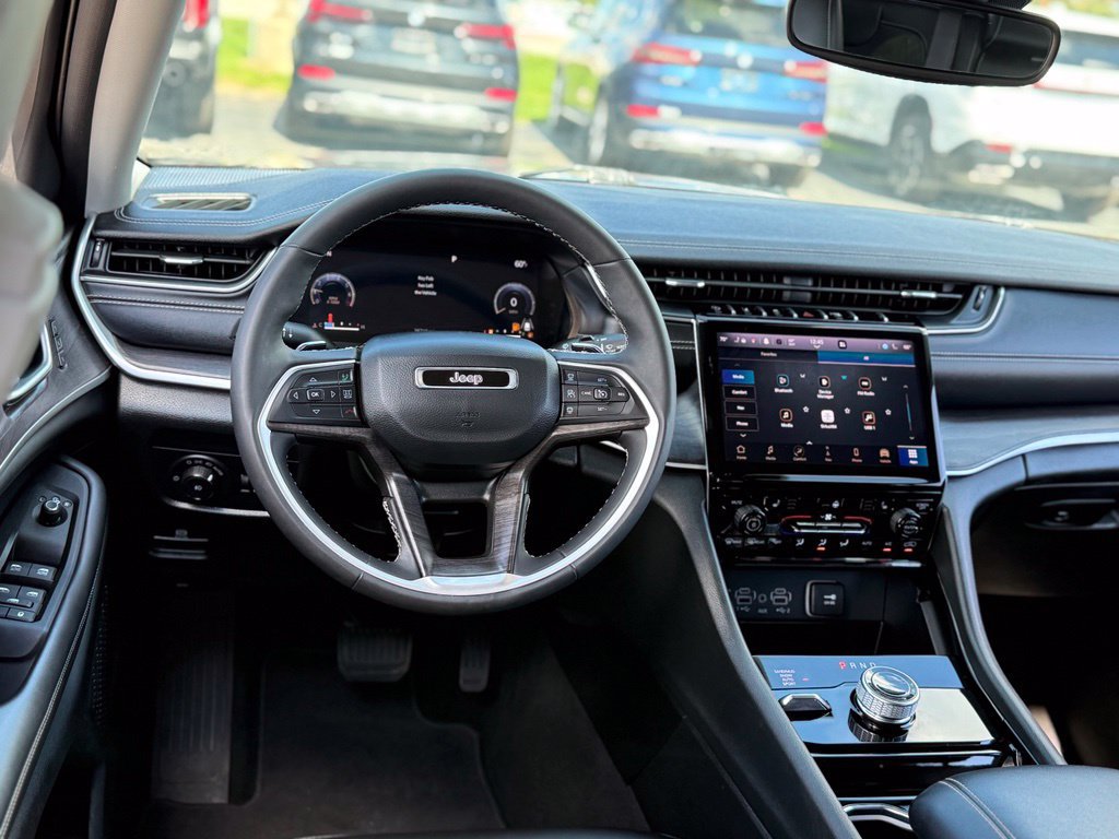 Used 2023 Jeep Grand Cherokee Limited AWD/4WD image 6
