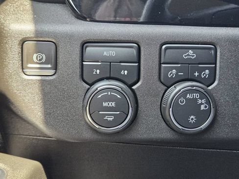Used 2023 Chevrolet Silverado 1500 LT AWD/4WD image 22