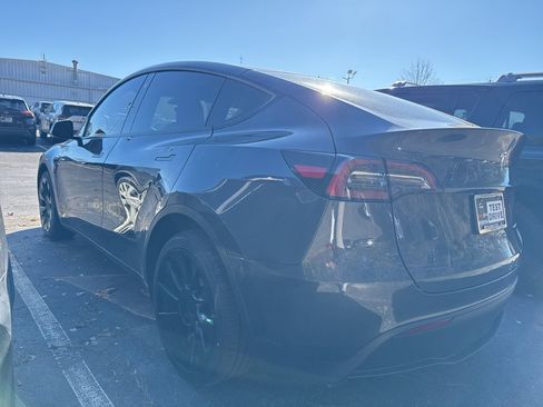 Used 2023 Tesla Model Y Long Range image 3