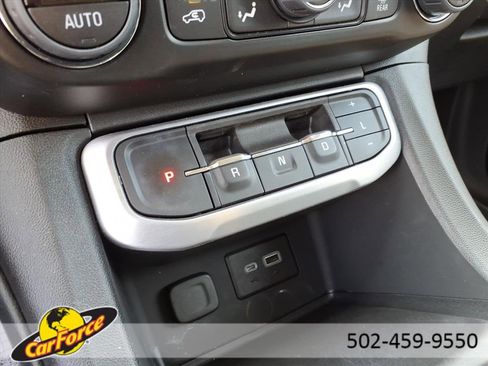 Used 2023 GMC Acadia SLE image 28
