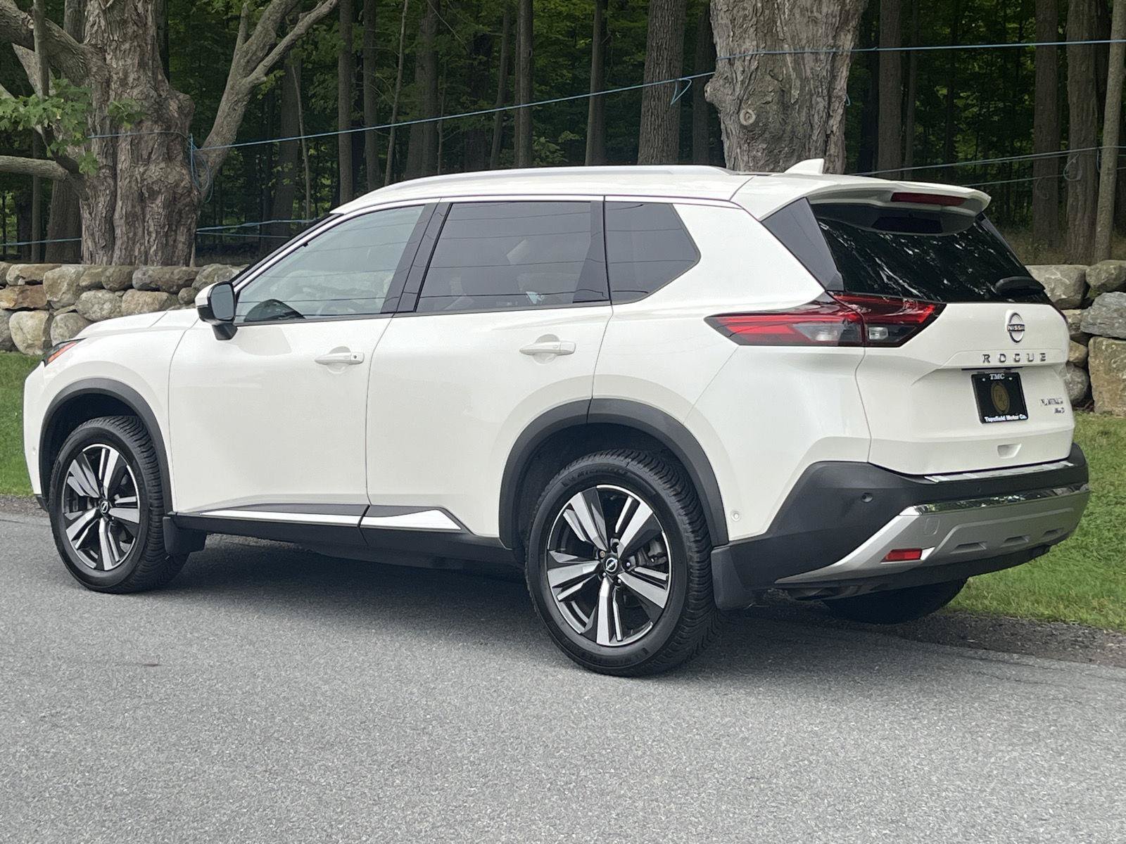 Used 2022 Nissan Rogue Platinum w/ Head-Up Display Package AWD/4WD image 22