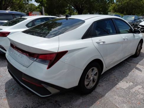 Certified 2026 Hyundai Elantra SE FWD image 3