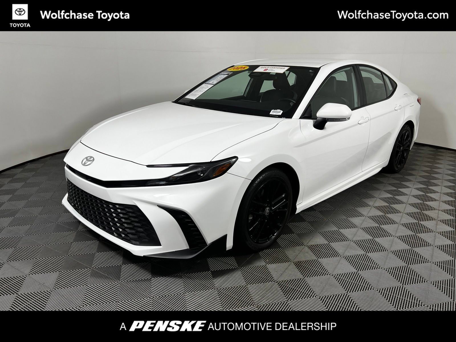 Certified 2025 Toyota Camry SE FWD image 1