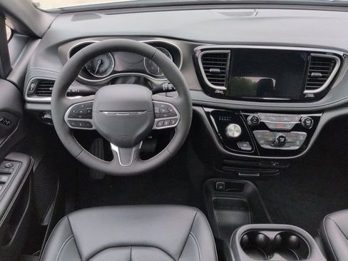 New 2027 Chrysler Pacifica Select FWD image 16