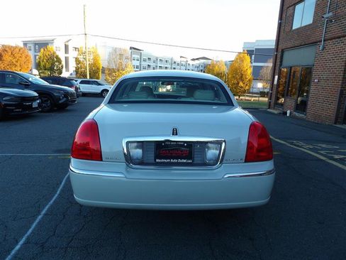 Used 2007 Lincoln Town Car Designer Series image 12