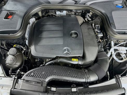 Used 2021 Mercedes-Benz GLC 300 GLC 300 w/ Premium Package image 32