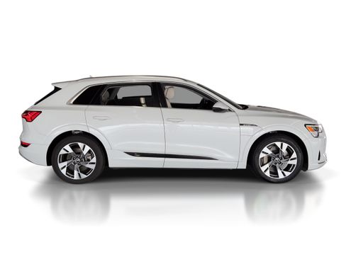 Used 2022 Audi e-tron Premium image 8