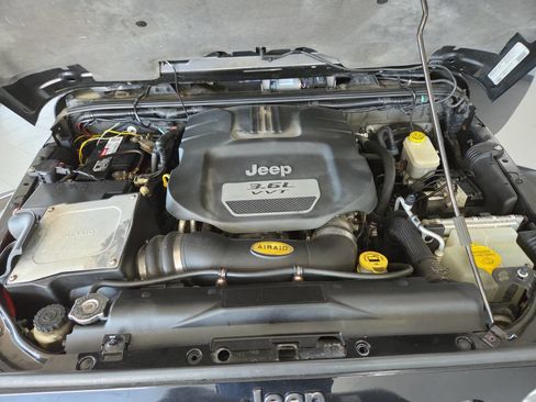 Used 2012 Jeep Wrangler Sahara w/ Dual Top Group AWD/4WD image 32