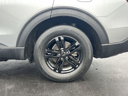 Certified 2022 Ford Explorer XLT w/ Equipment Group 202A image 30