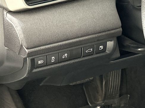 Used 2025 Toyota Camry LE image 12