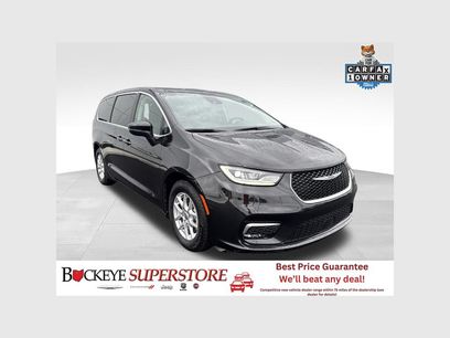 Used 2023 Chrysler Pacifica Touring-L