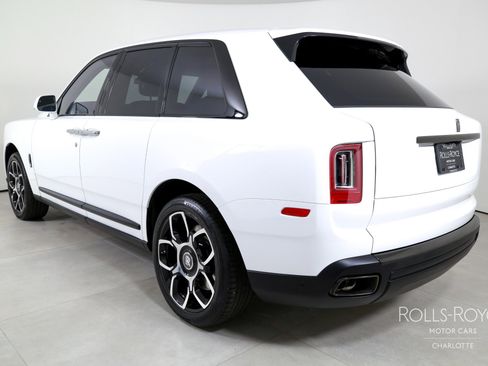 Used 2024 Rolls-Royce Cullinan Black Badge image 8