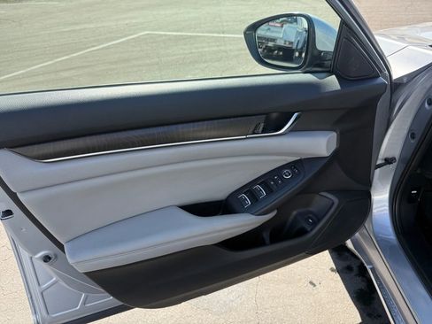 Used 2019 Honda Accord EX image 11
