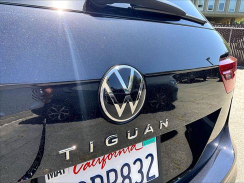 Certified 2023 Volkswagen Tiguan SE FWD image 31