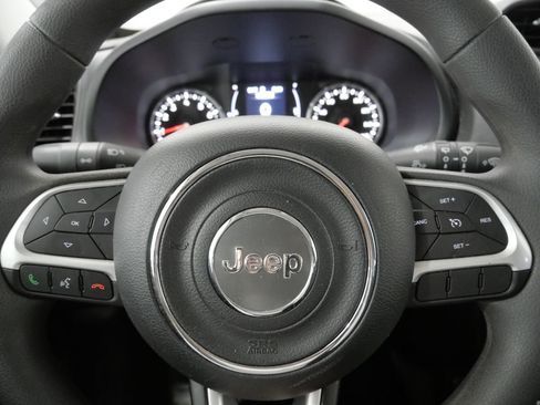 Used 2023 Jeep Renegade Latitude AWD/4WD image 15