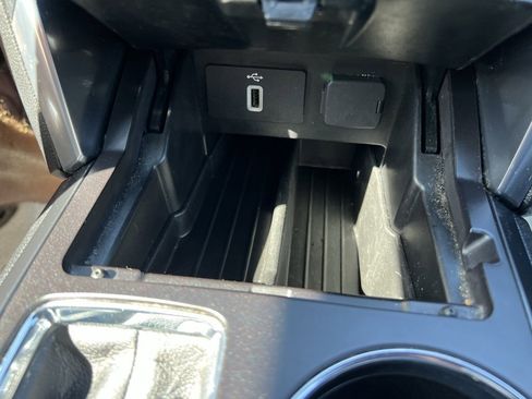 Used 2019 Ford Explorer Limited w/ Ford Safe & Smart Package image 28