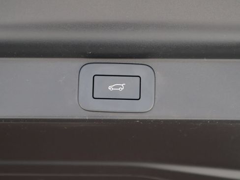 Certified 2024 Land Rover Range Rover SE AWD/4WD image 16